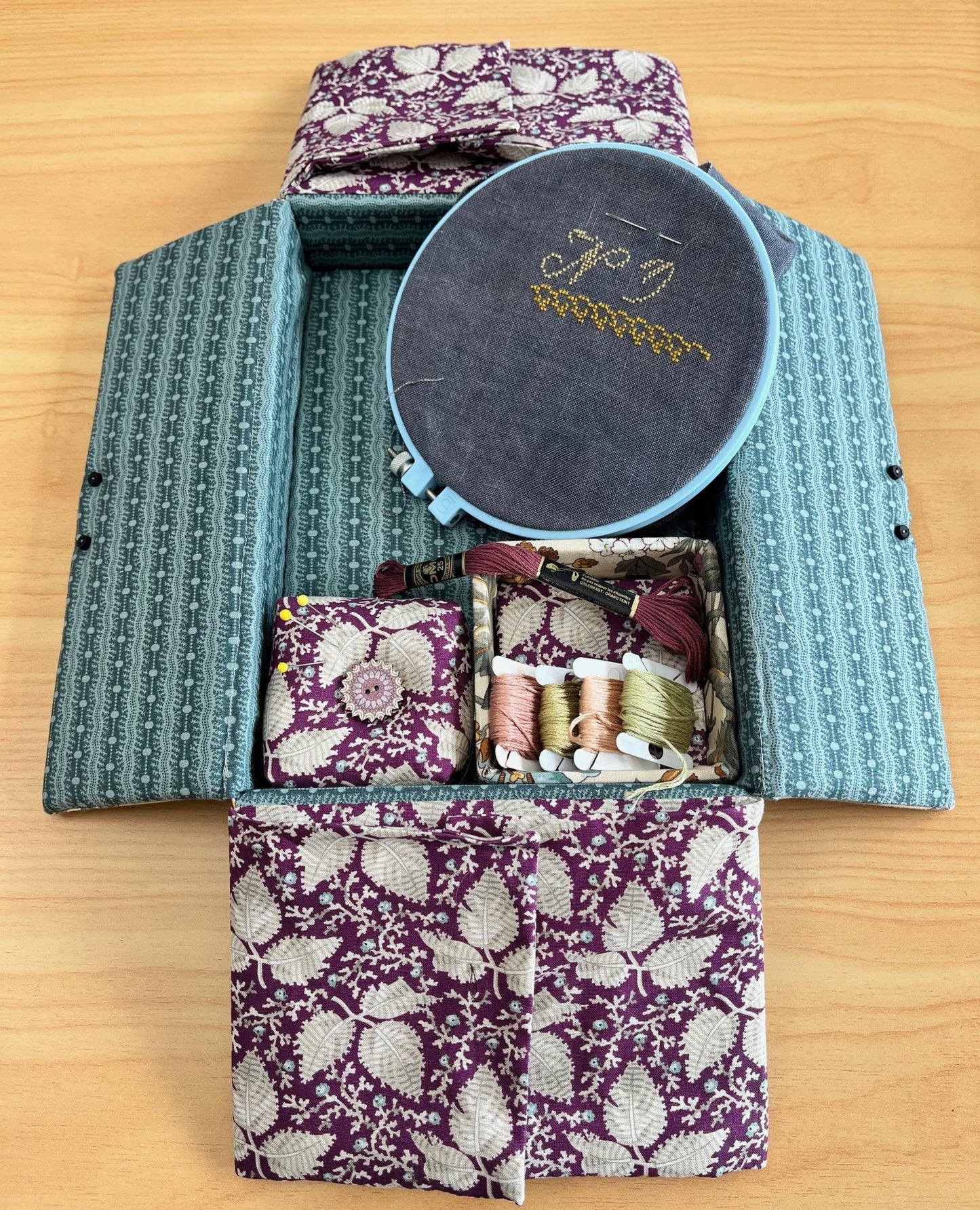 CLASS:  Travelling Folding Workbox