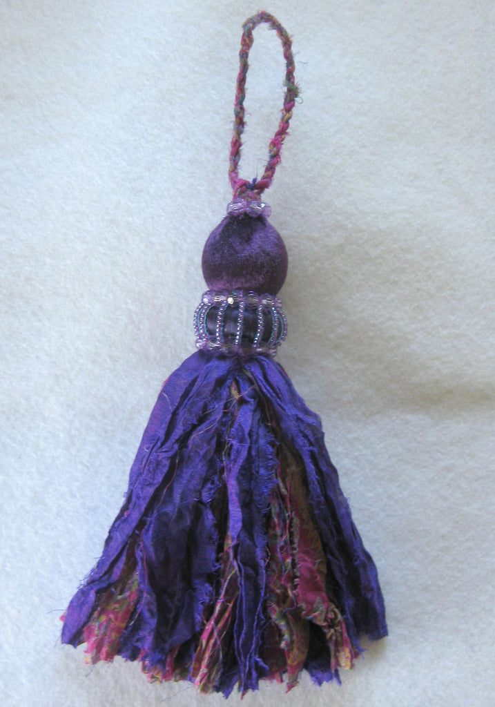 Sima a Silk Tassel