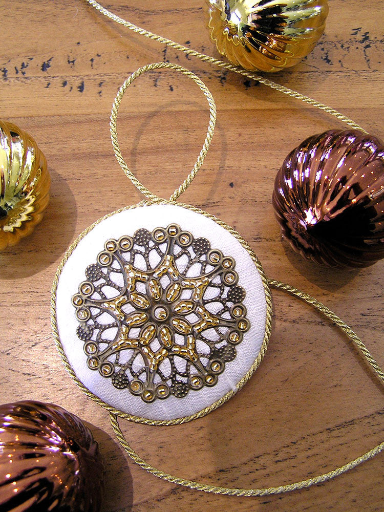 Filigree round – Tis The Season